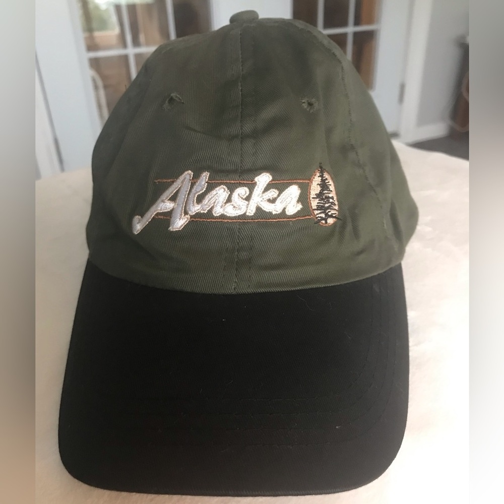 Alaska‎ Men's Black and Green Cap